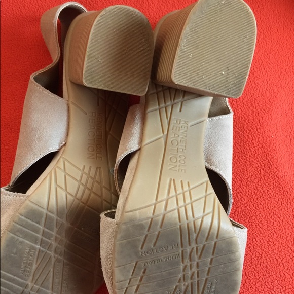 Kenneth Cole Reaction Neutral Sandals - Picture 4 of 6